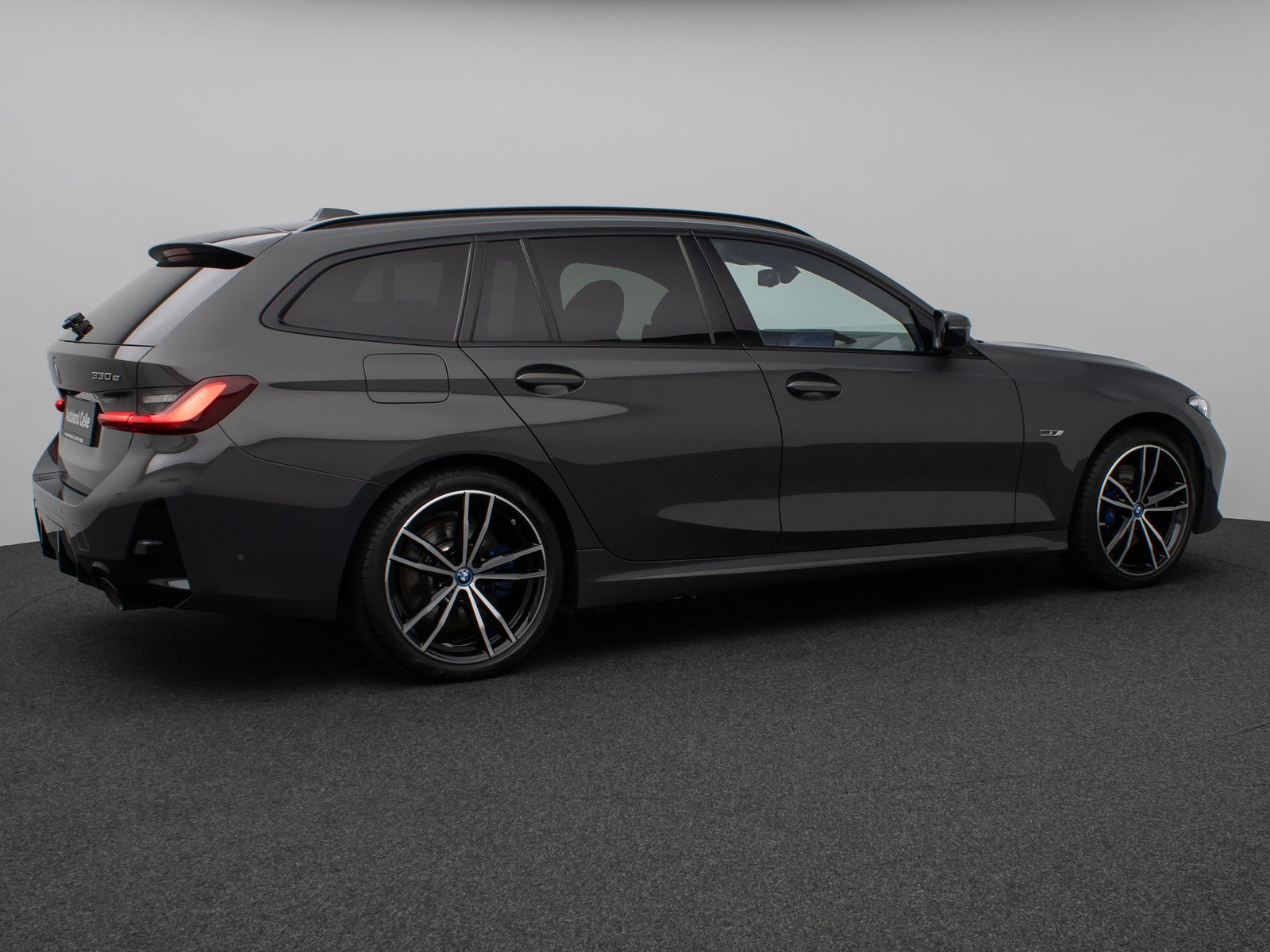 Fahrzeugabbildung BMW 330e xD M Sport Panorama Kamera HUD H/K AHK 19"