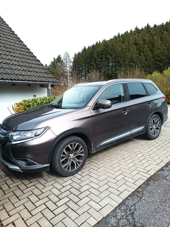 Image of Mitsubishi Outlander
