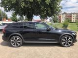 Volvo V60CC Ultimate B4 AWD Panoramdach - mit Diesel-Antrieb: Schwarz, Leichtmetallfelgen