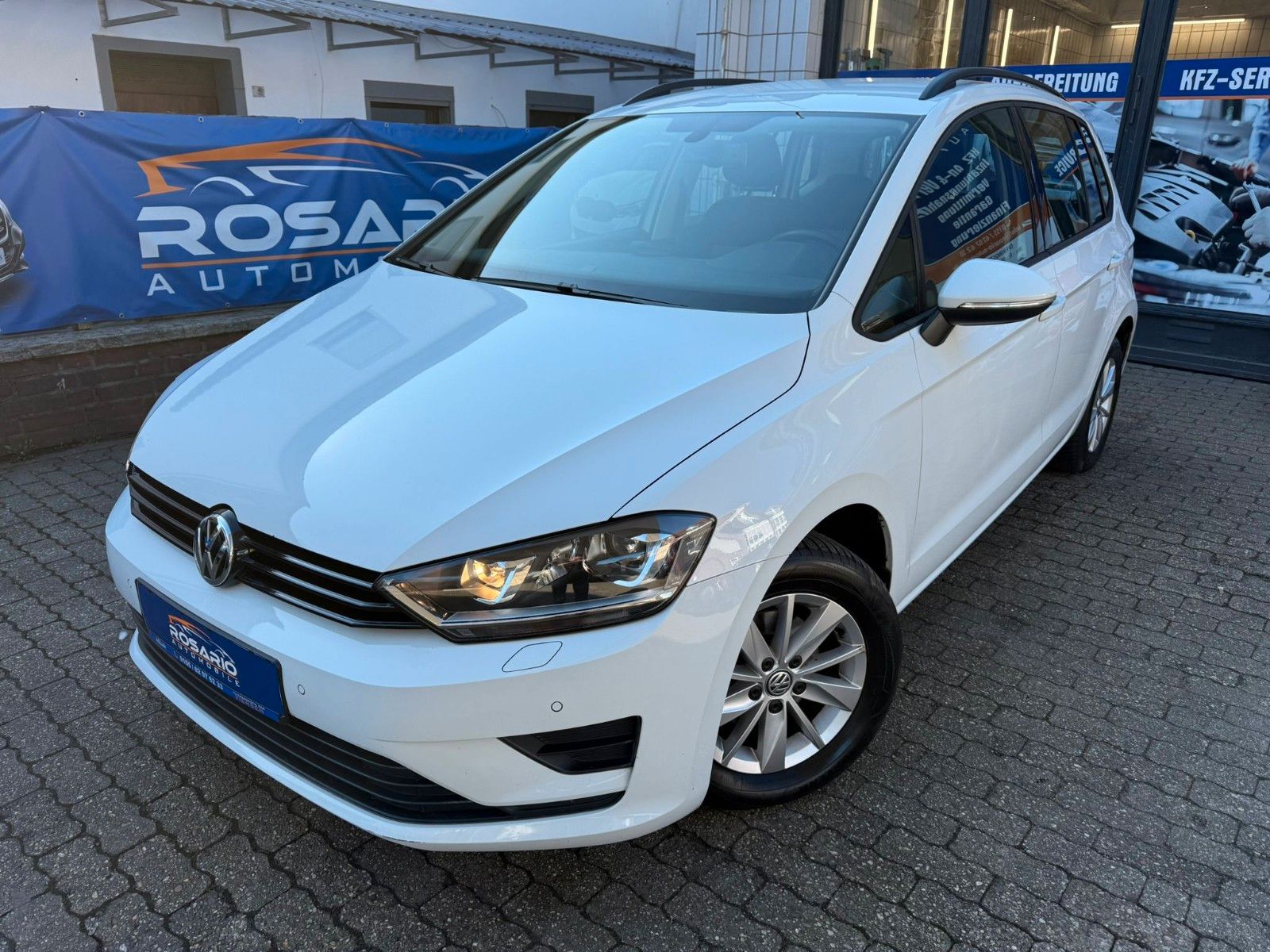 Volkswagen Golf - 1