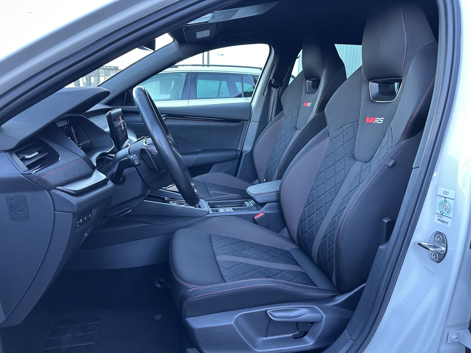 Fahrzeugabbildung SKODA Octavia Combi 1.4 TSI DSG RS iV NAV+LED+VCOCK+PP