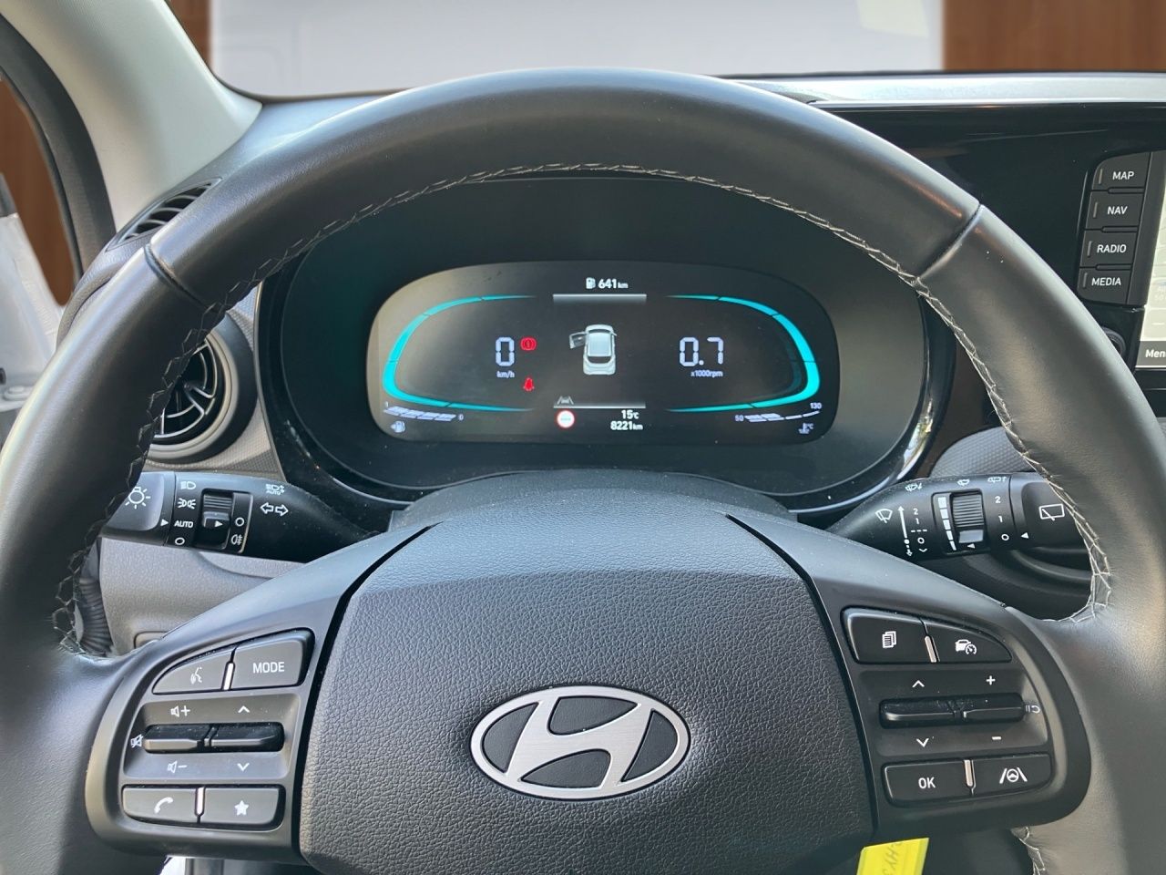 Fahrzeugabbildung Hyundai i10 SELECT Fernlichtass. Kam. Navi PDC SpurH