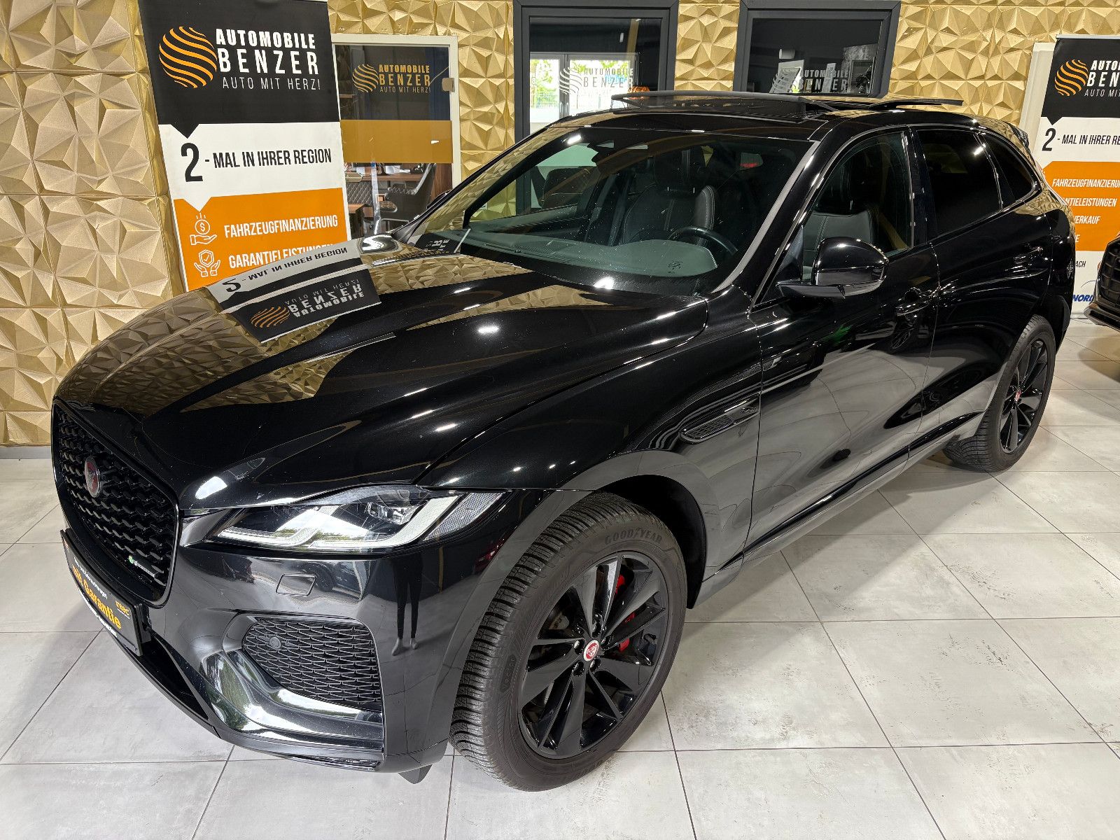 Fahrzeugabbildung Jaguar F-PACE R-Dynamic SE AWD/D300/PANO/APPLE/MEMORY/