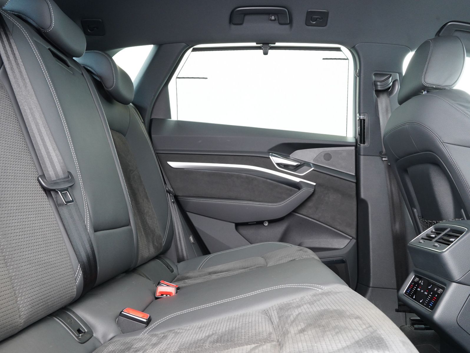 Fahrzeugabbildung Audi e-tron 55 quattro 2x S line MATRIX/B&O/AHK/SOH
