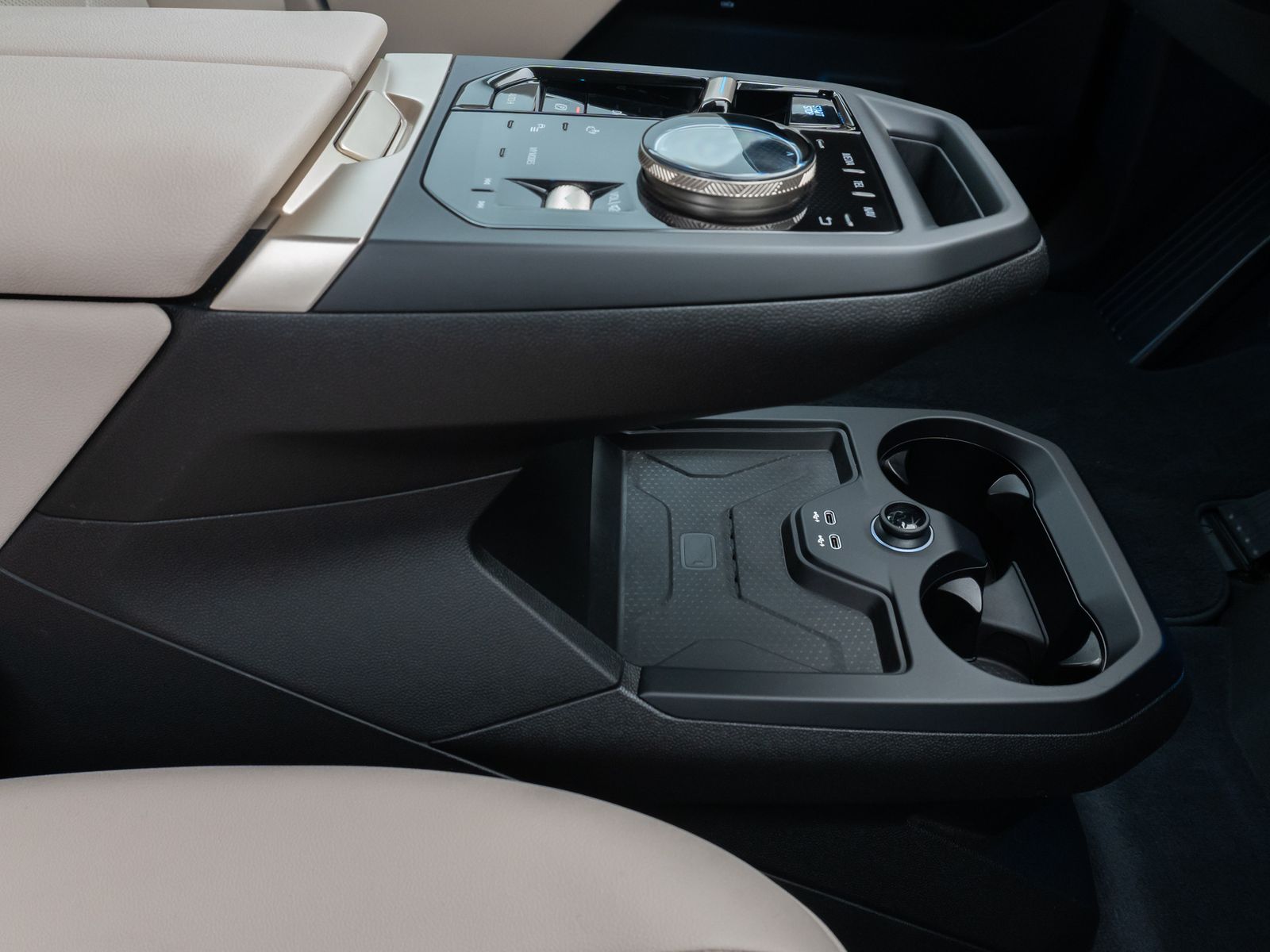 Fahrzeugabbildung BMW iX xD40 Laser 360° H/K DAB SoftCl ACC AHK 21Zoll