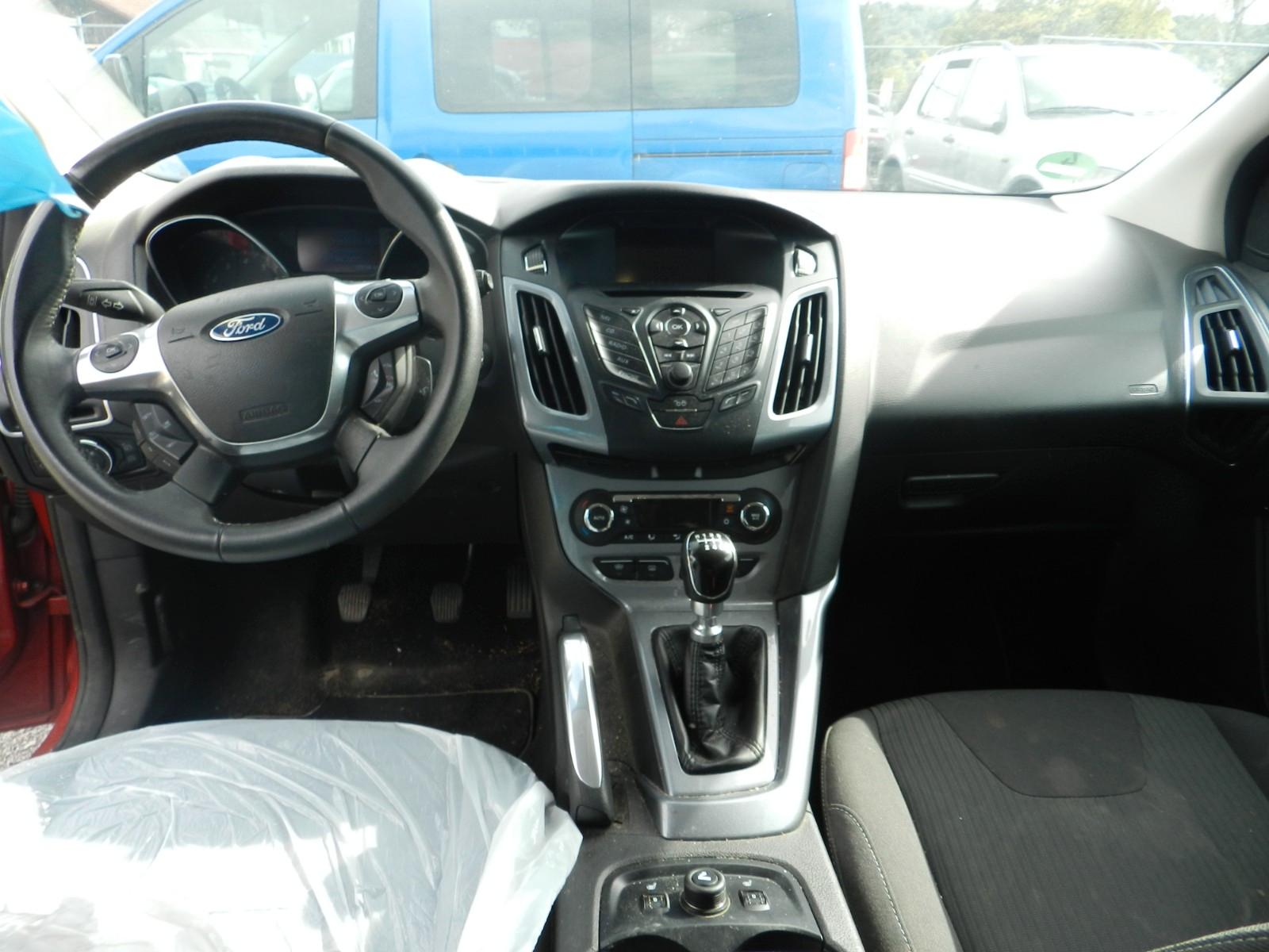 Ford Focus 2011 — photo 10