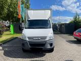 Iveco Zuverlässiger Iveco Daily Kastenwagen mit Ladebo