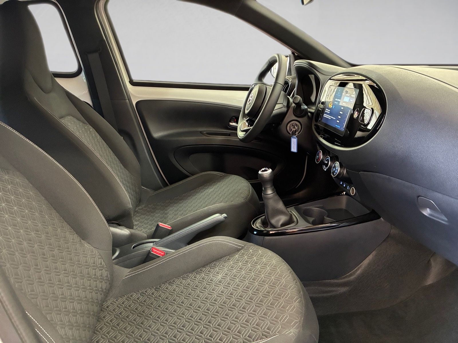 Fahrzeugabbildung Toyota Aygo X 1.0 Black&White SHZ,Winterräder,ACC,PDC