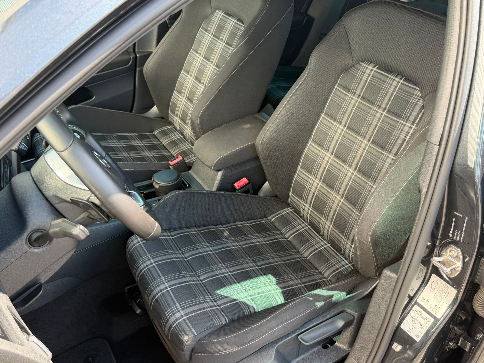 Fahrzeugabbildung Volkswagen Golf VII Lim. GTD DSG Bi-Xenon GRA Navi SHZ PDC