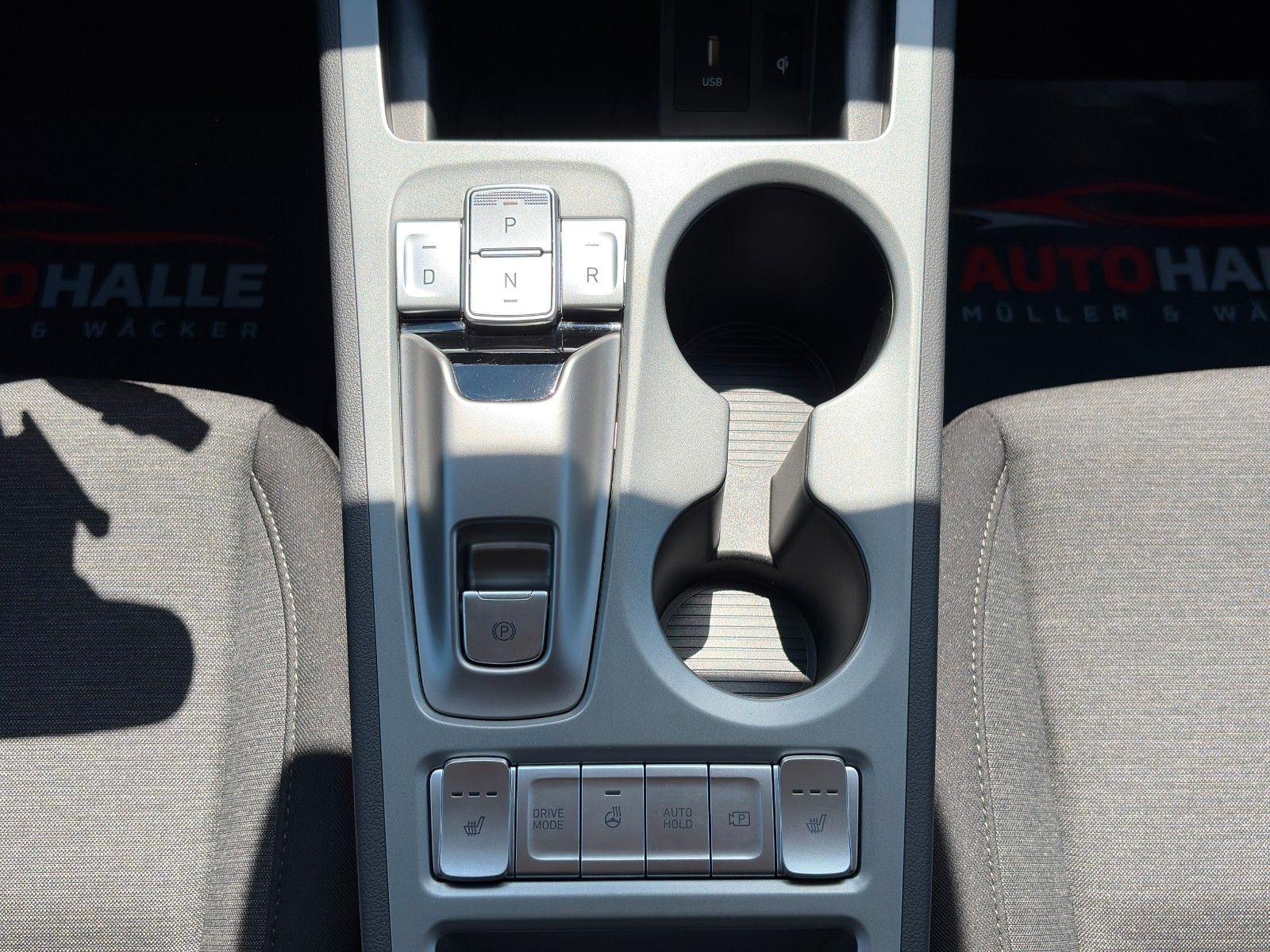 Fahrzeugabbildung Hyundai KONA E Trend 2WD CarPlay Schiebedach ACC CAM HuD