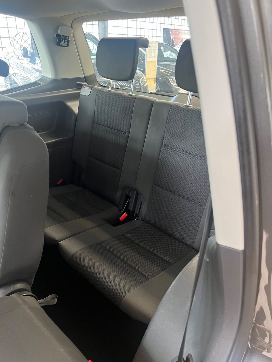 Fahrzeugabbildung Volkswagen Touran 1.6 TDI * 7.SITZER * SITZHEIZUNG *