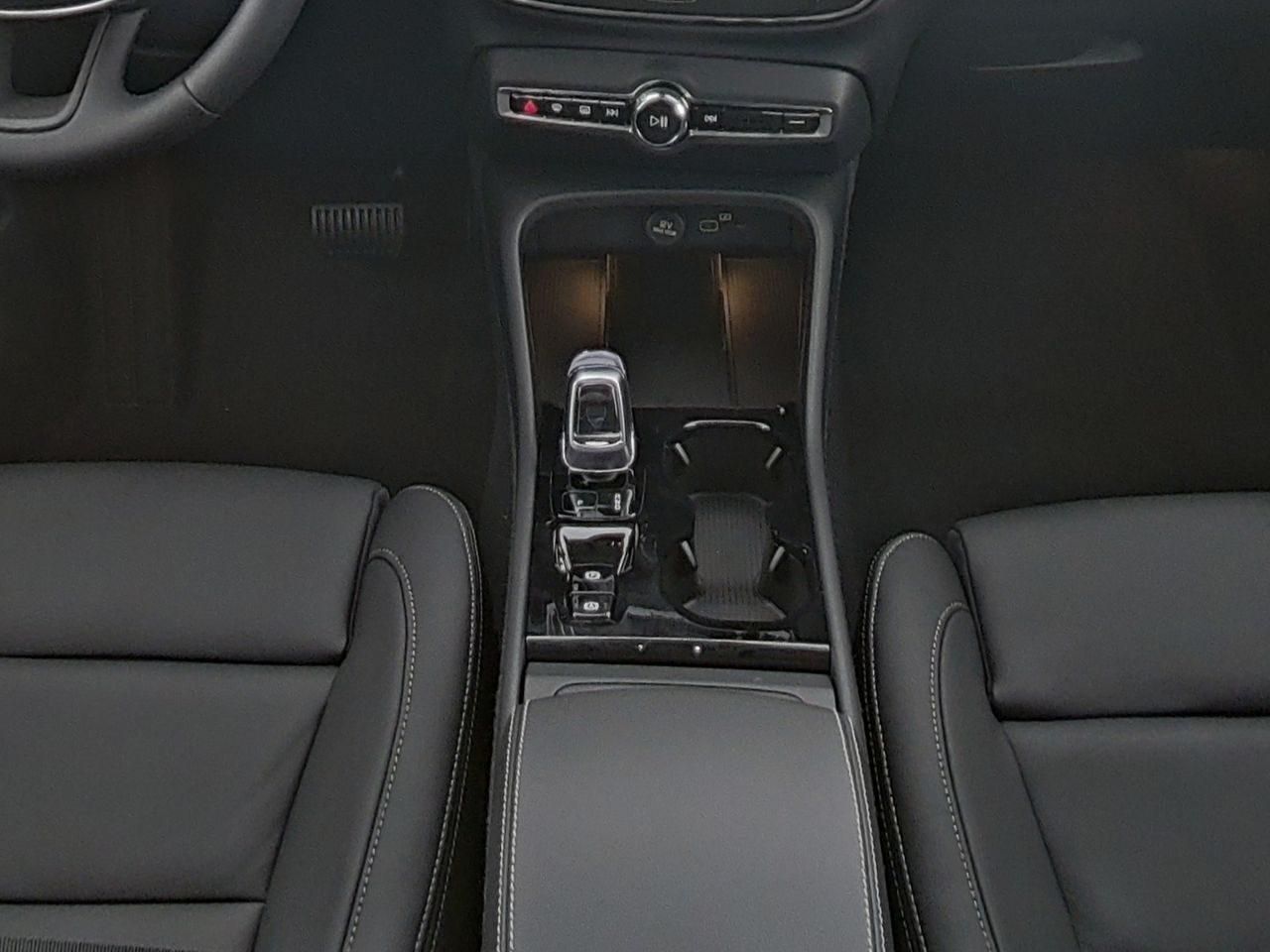 Fahrzeugabbildung Volvo XC40 Ultra Dark 2WD