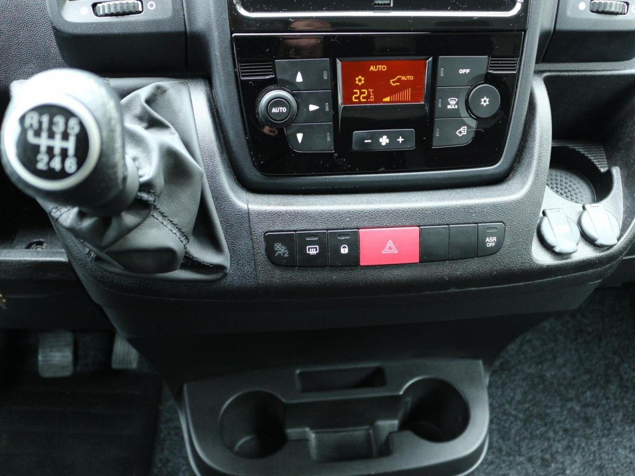 Fahrzeugabbildung Citroën Jumper Grossraumkasten 35 L3H2 BlueHDi 140