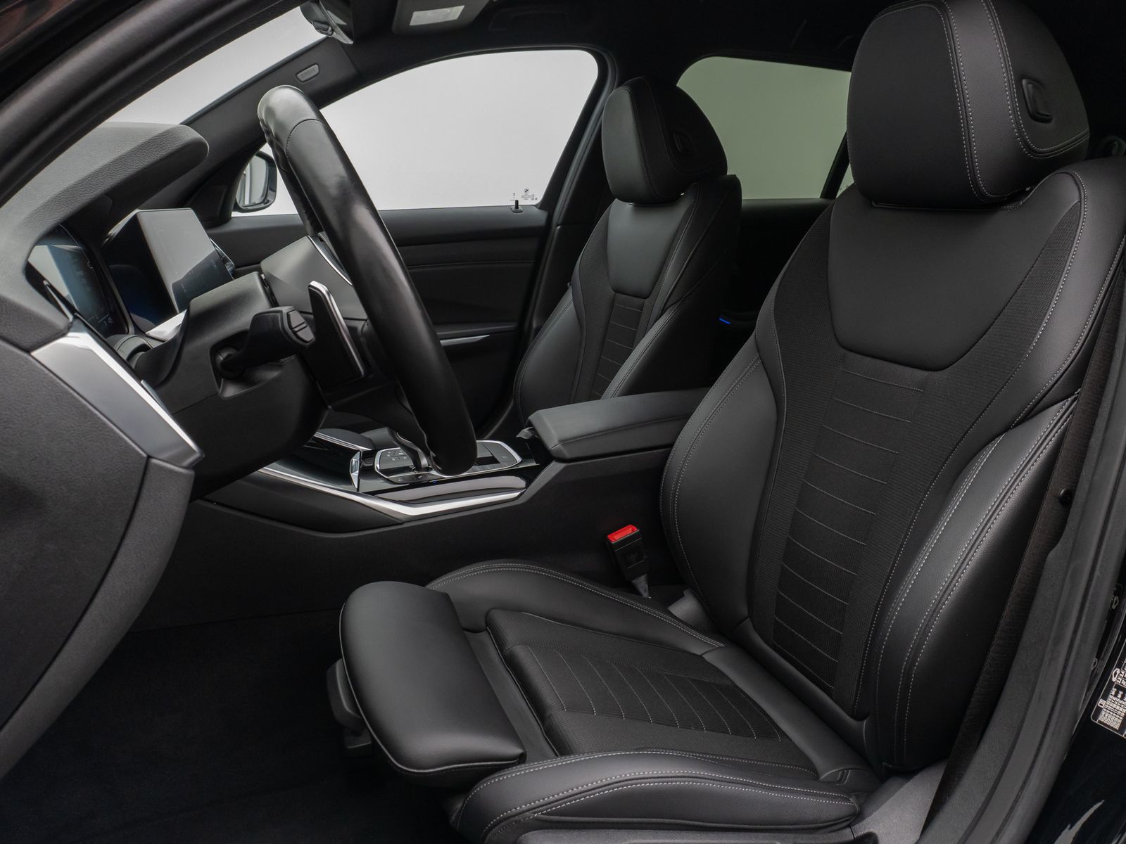 Fahrzeugabbildung BMW 330i Sport Line Kamera Lenkhz HiFi Komfort Alarm