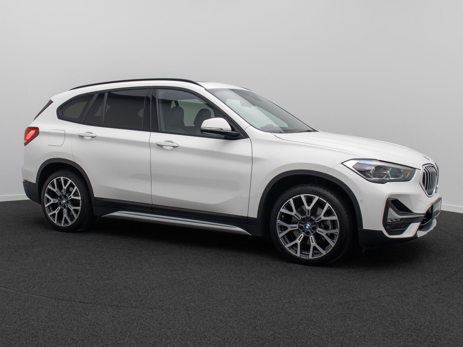 Fahrzeugabbildung BMW X1 xD25e xLine Panorama Kamera HUD DAB H/K 19"