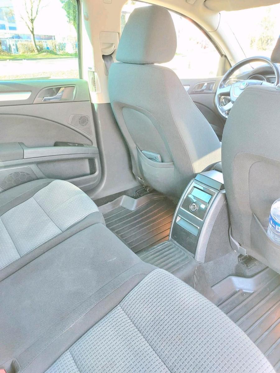 Skoda Superb 2011 — photo 15