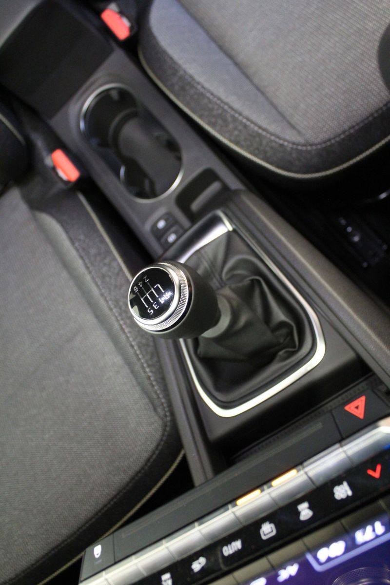 Fahrzeugabbildung Renault Captur Mild Hybrid 140 Techno*Winterpaket*