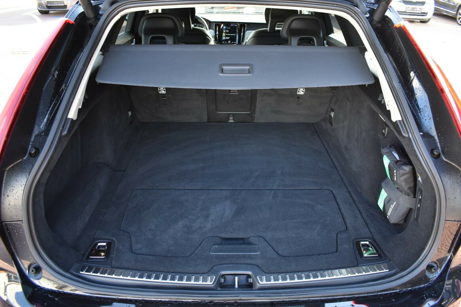 Fahrzeugabbildung Volvo **Mietkauf**V90 D5 Mom.*LED*PPilot*CD*CAM*BLIS