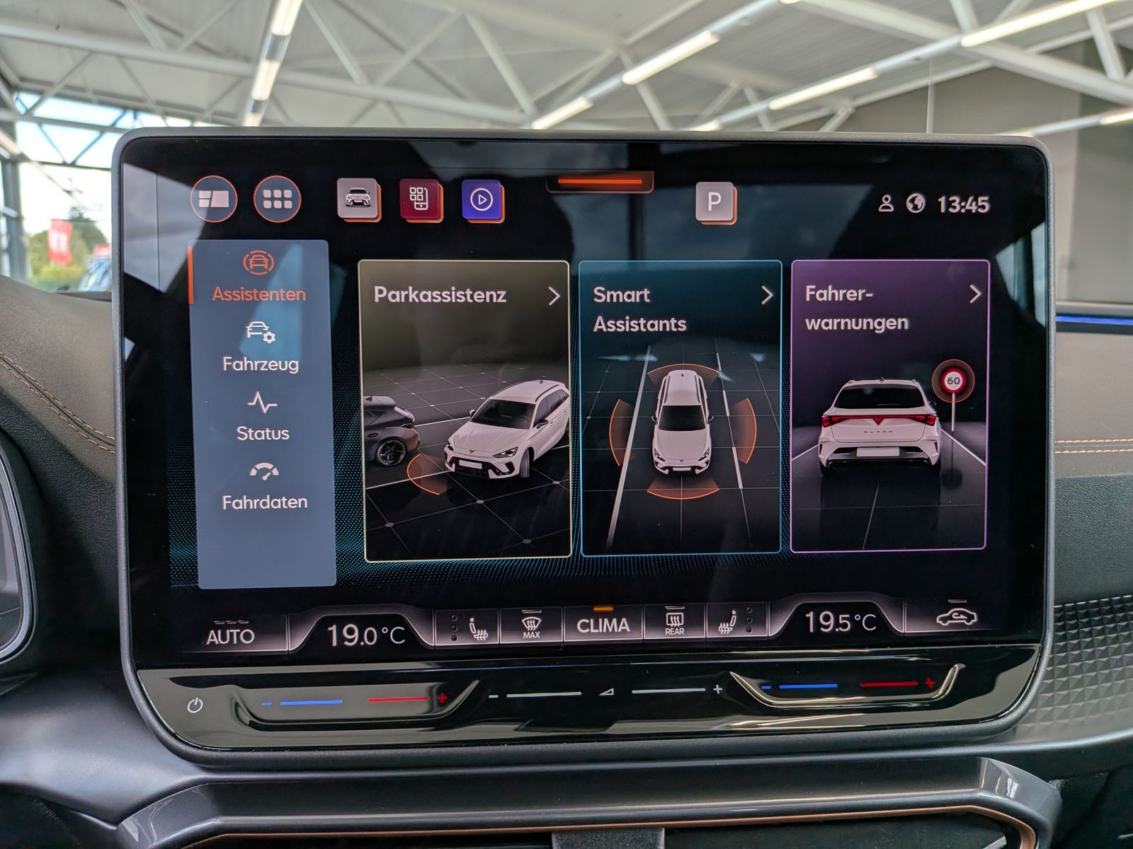Fahrzeugabbildung CUPRA Leon 1.5 eTSI DINAMICA MATRIX ACC PANO AHK 5J-Ga