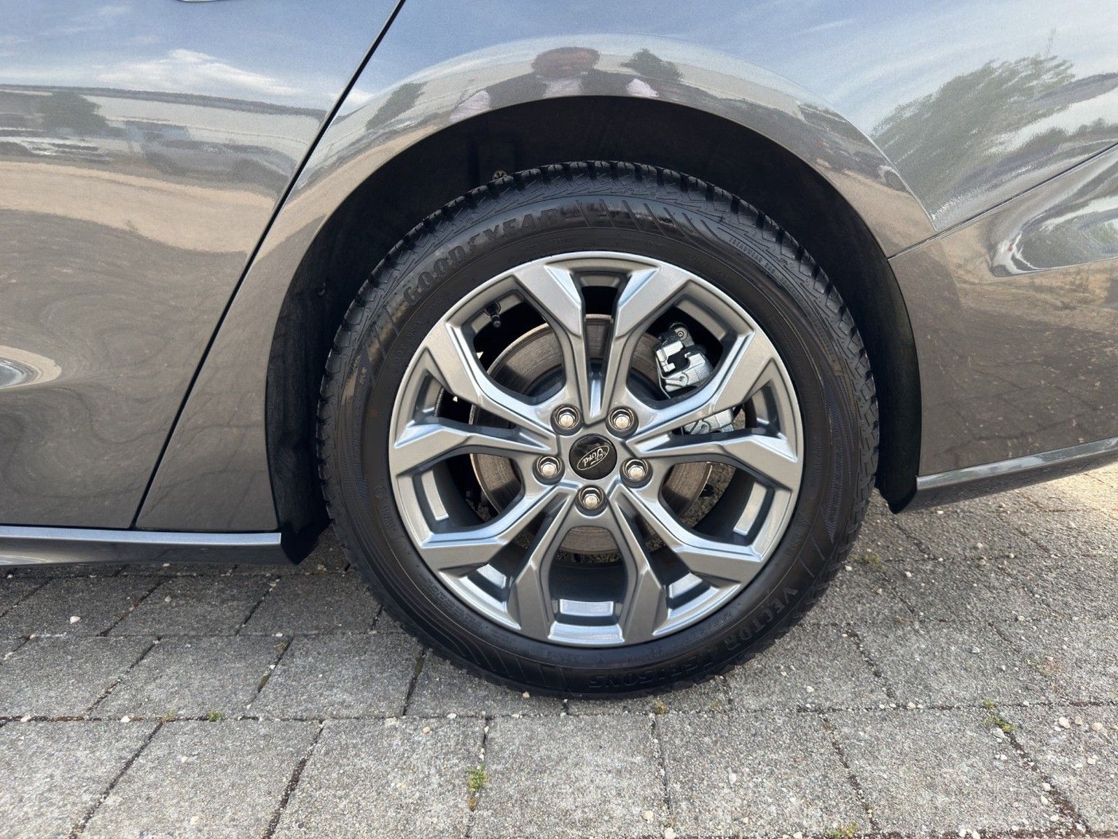 FORD Focus Turnier 1.0 ST-LINE AUTOMATIK / NAVI / AHK - Image 18