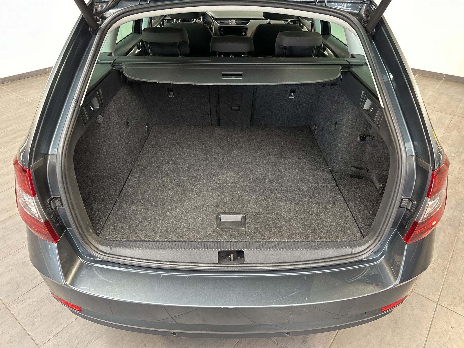 Fahrzeugabbildung SKODA Octavia Combi 2.0 TDI DSG Tour NAV+LED+ACC+DAB