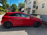 Mercedes-Benz Mercedes A Klasse 220 - Mercedes-Benz E 220 mit Benzin-Antrieb: Kombi