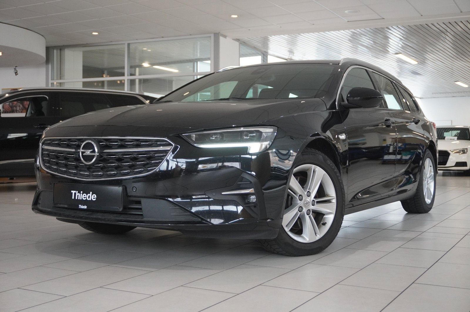 Fahrzeugabbildung Opel Insignia B ST 2.0T ELEGANCE NAVI/LED/VIRT./DAB+