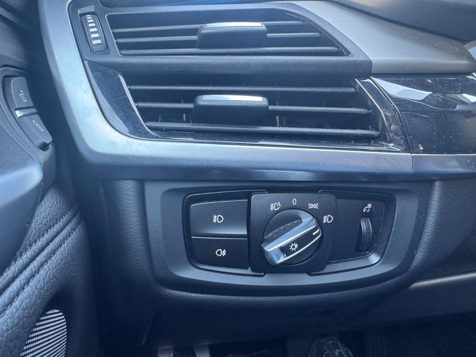 Fahrzeugabbildung BMW X6 xDrive 40 d M Paket HUD+LED+NAVI+Keyless