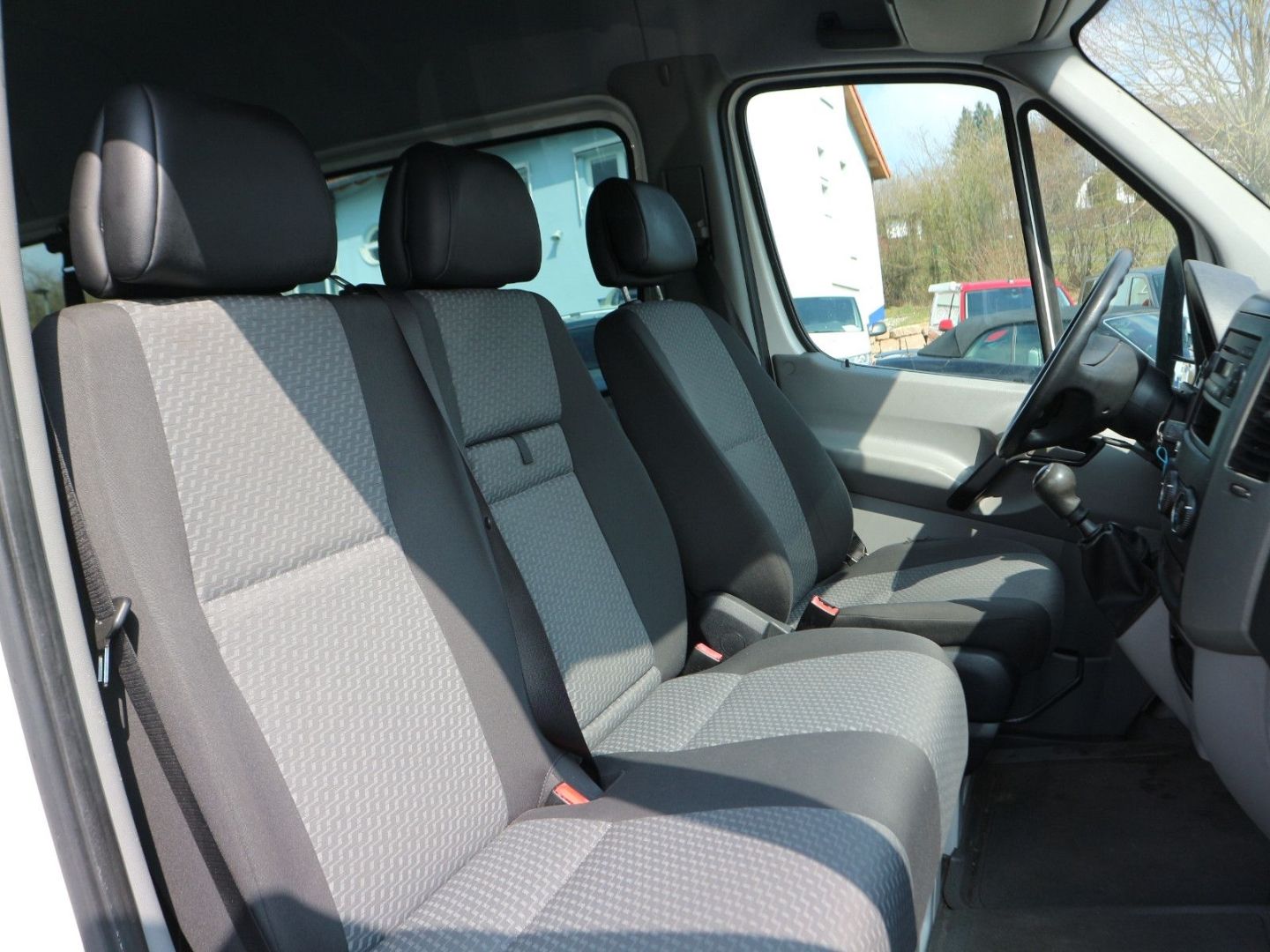 Fahrzeugabbildung Volkswagen Crafter 35 Behindertengerecht Rollstuhl-Rampe
