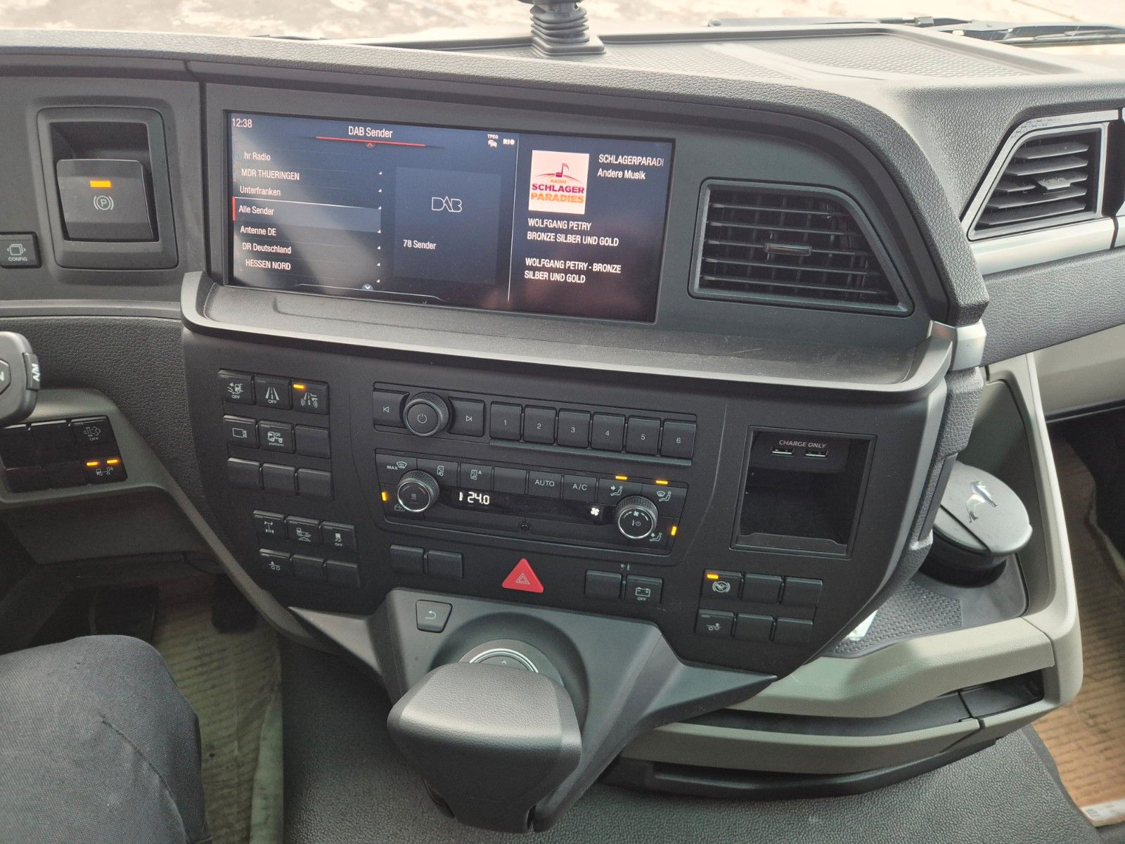 Fahrzeugabbildung MAN TGS 26.470 6x2-4 LL Palfinger PK19.001 SLD5 Funk