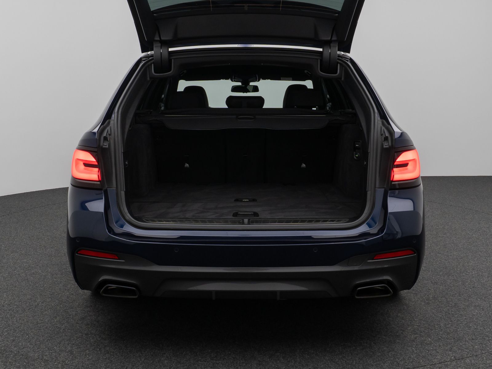 Fahrzeugabbildung BMW 530d xD M Sport Laser HUD DAB H/K ACC AHK Komfor