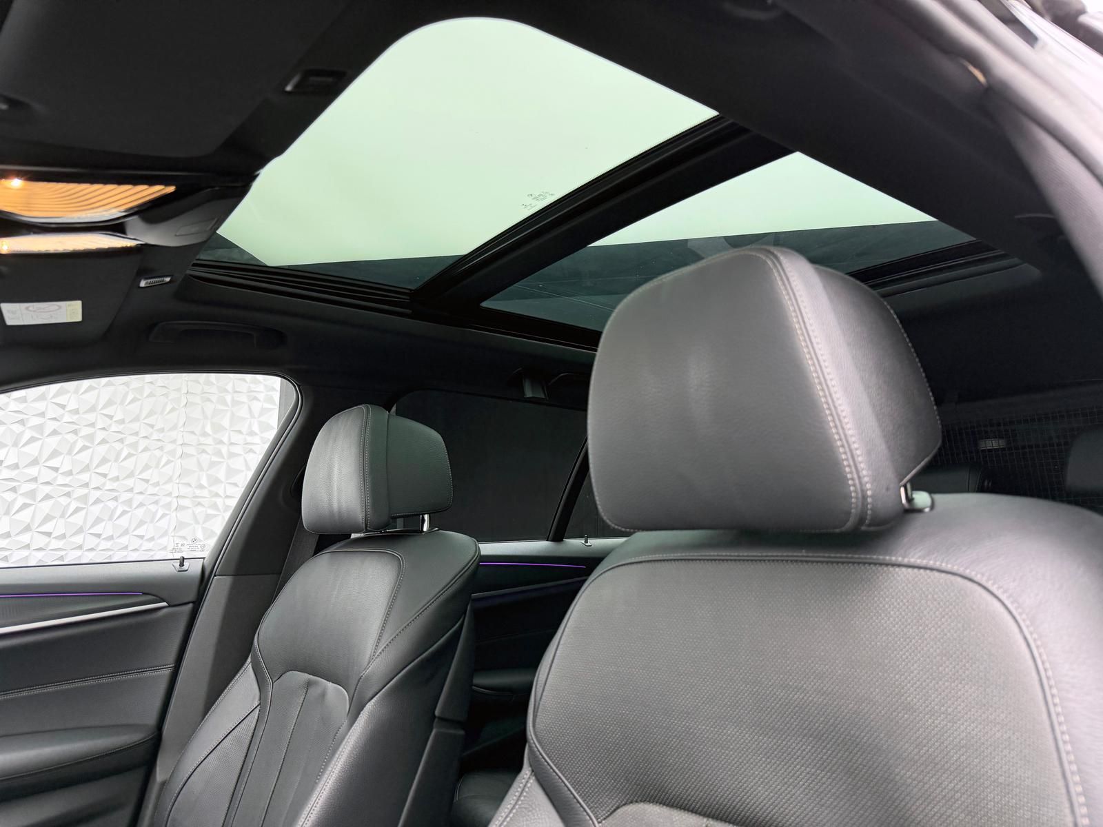 Fahrzeugabbildung BMW 520d M-PAKET/LASER/ACC/PANO/HUD/HIFI/RCAM/KEYLES