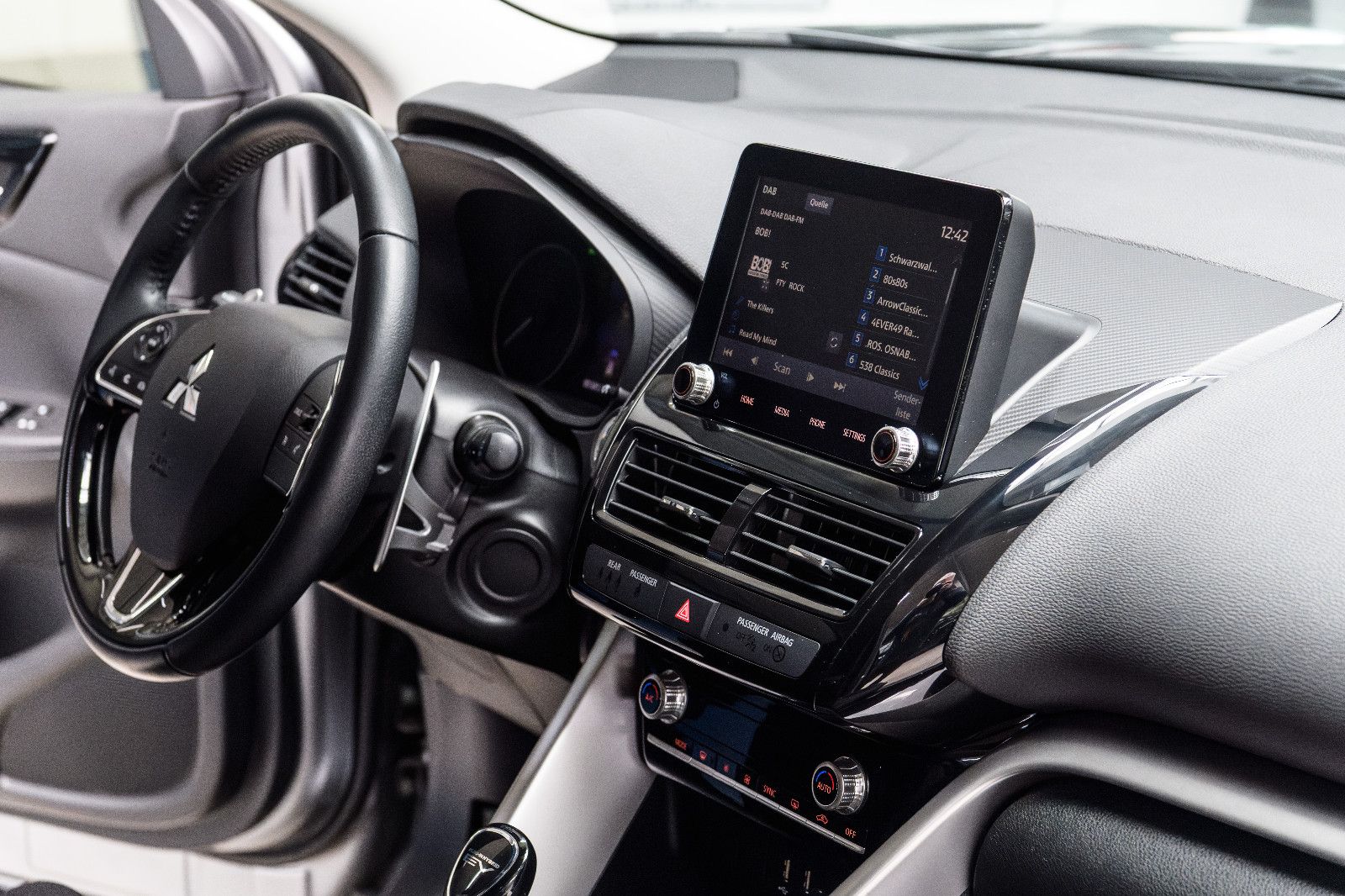 Fahrzeugabbildung Mitsubishi Eclipse Cross 2.4 PHEV 4WD +Kam +BT +SHZ +SOH97%