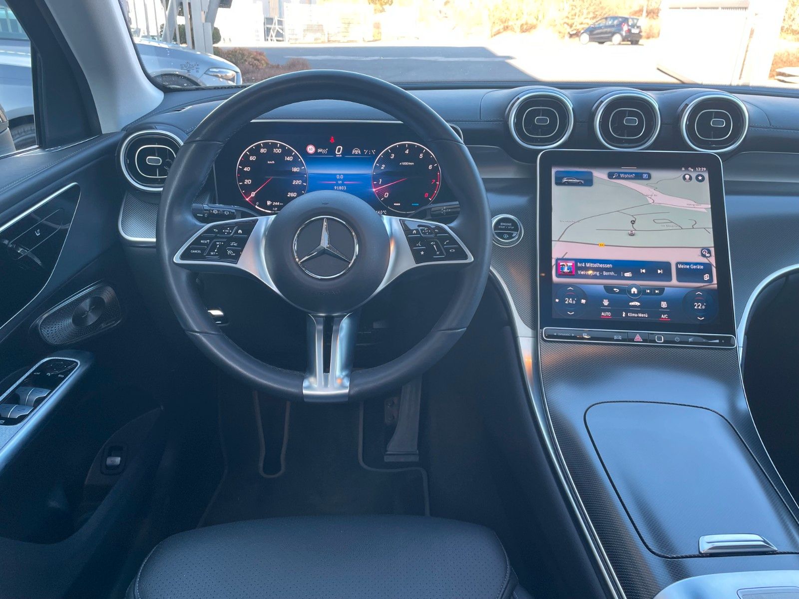 Fahrzeugabbildung Mercedes-Benz GLC 200 4M AVANTGARDE Pano+Burm+360°+Distr+Ambie