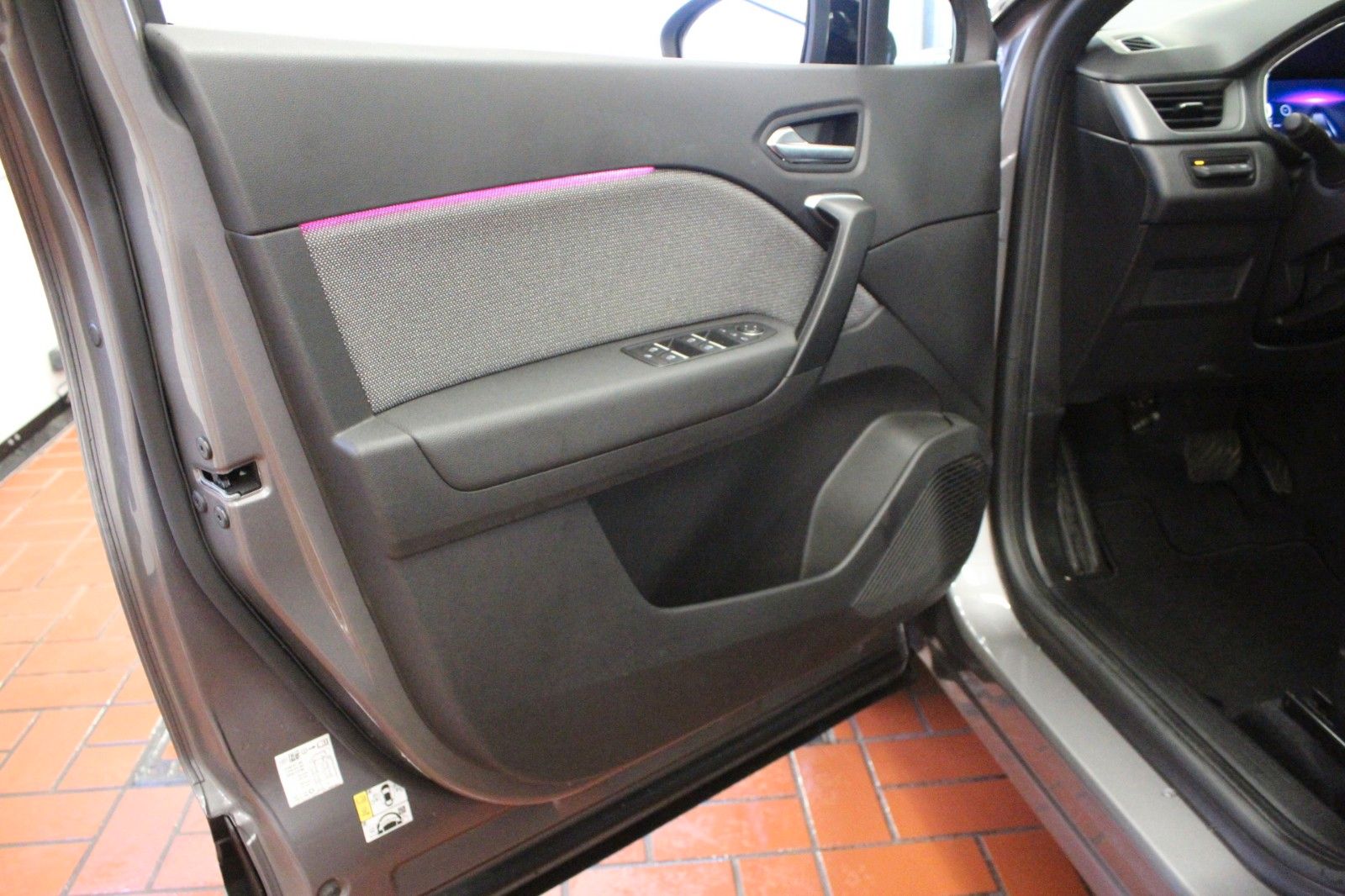 Fahrzeugabbildung Renault Captur Mild Hybrid 160 EDC Techno *Ganzjahresrei