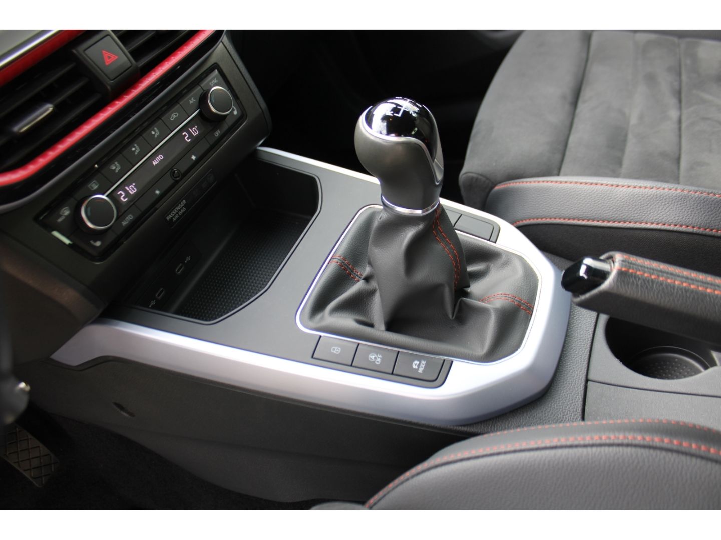 Fahrzeugabbildung SEAT Arona FR 1.0 TSI LED GRA RFK TWA Navi Full Link