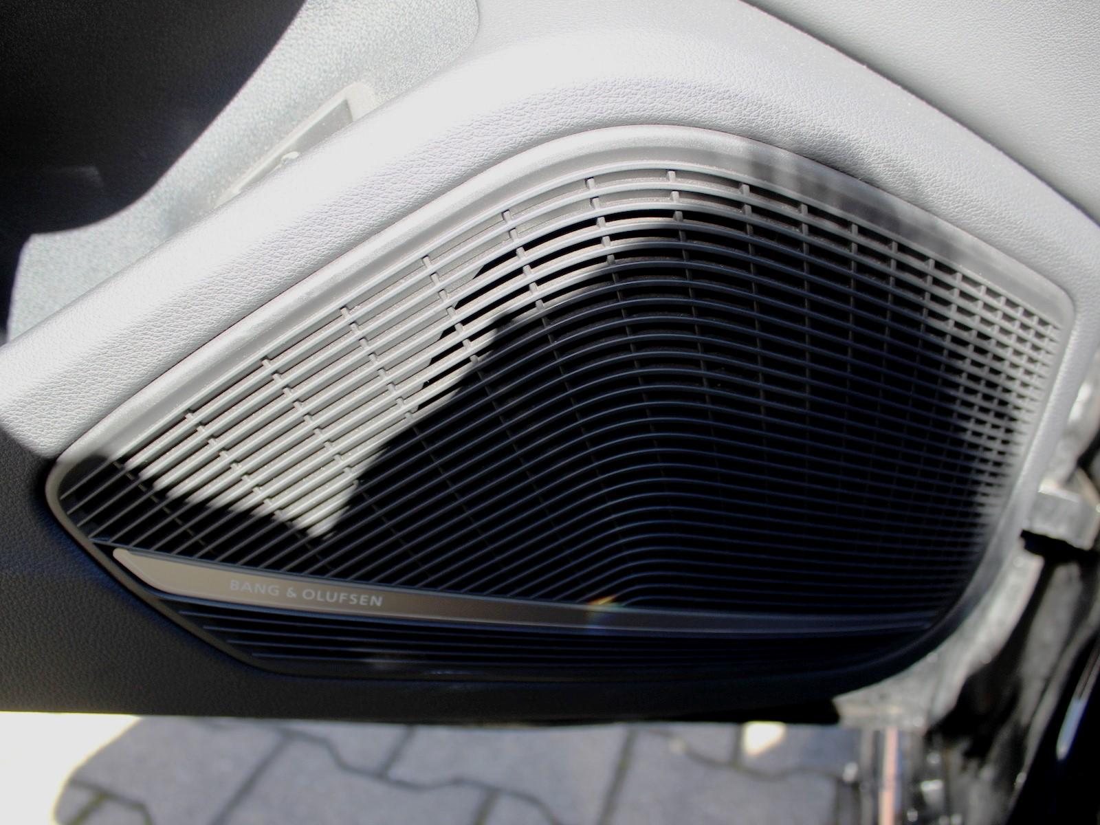Audi A4 40 TFSI quattro S Line Panorama Kamera B&O WR