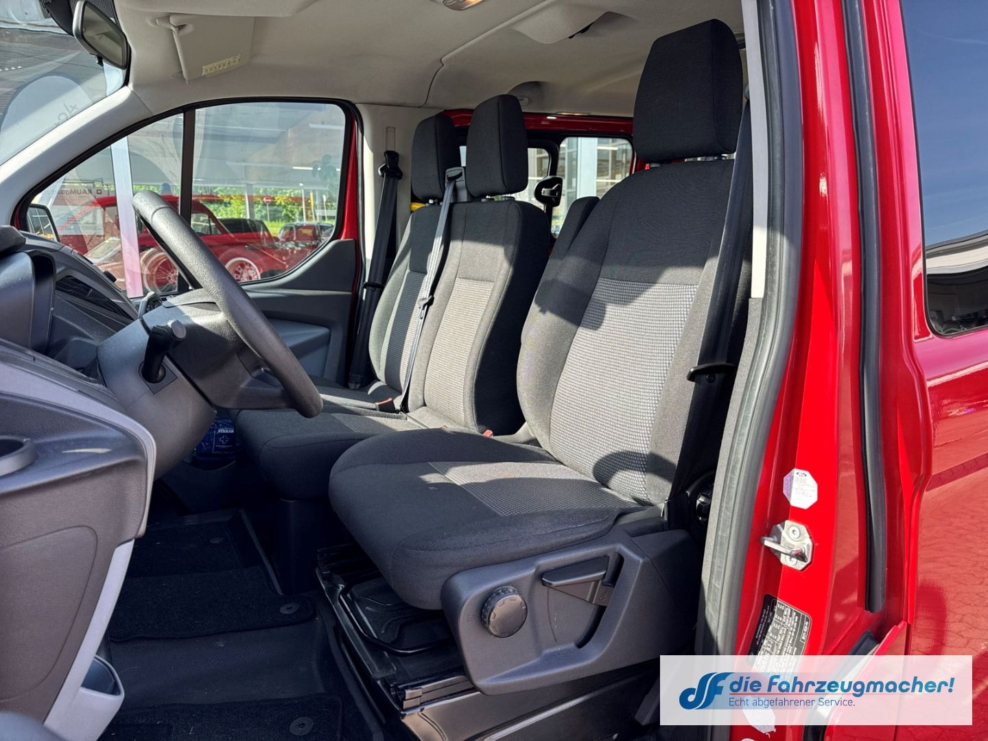 Fahrzeugabbildung Ford Transit Custom Kombi 300 L1 2.2 TDCi *2275 *EXPO