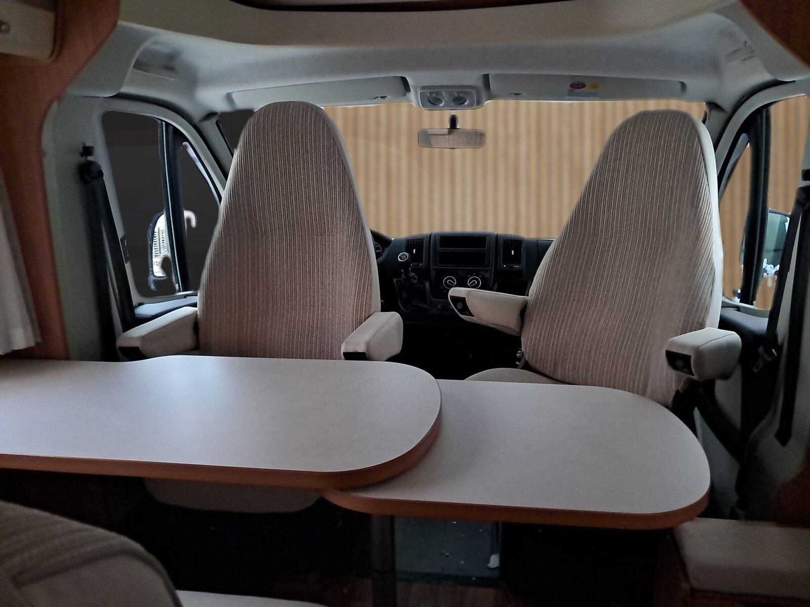 Fahrzeugabbildung HYMER / ERIBA / HYMERCAR Compact 404 Markise,Fahrradträger