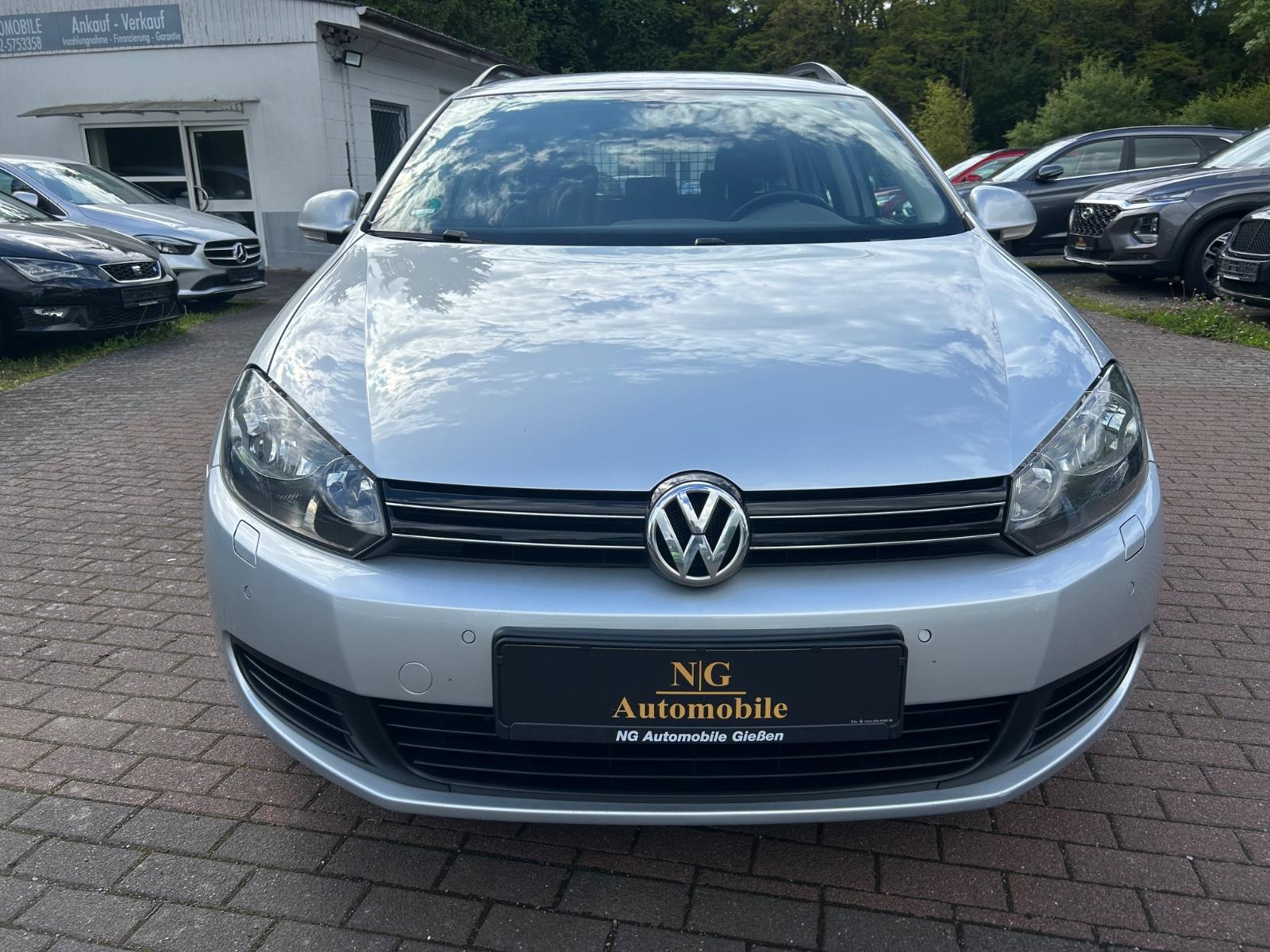 Volkswagen Golf 2012 — rear view