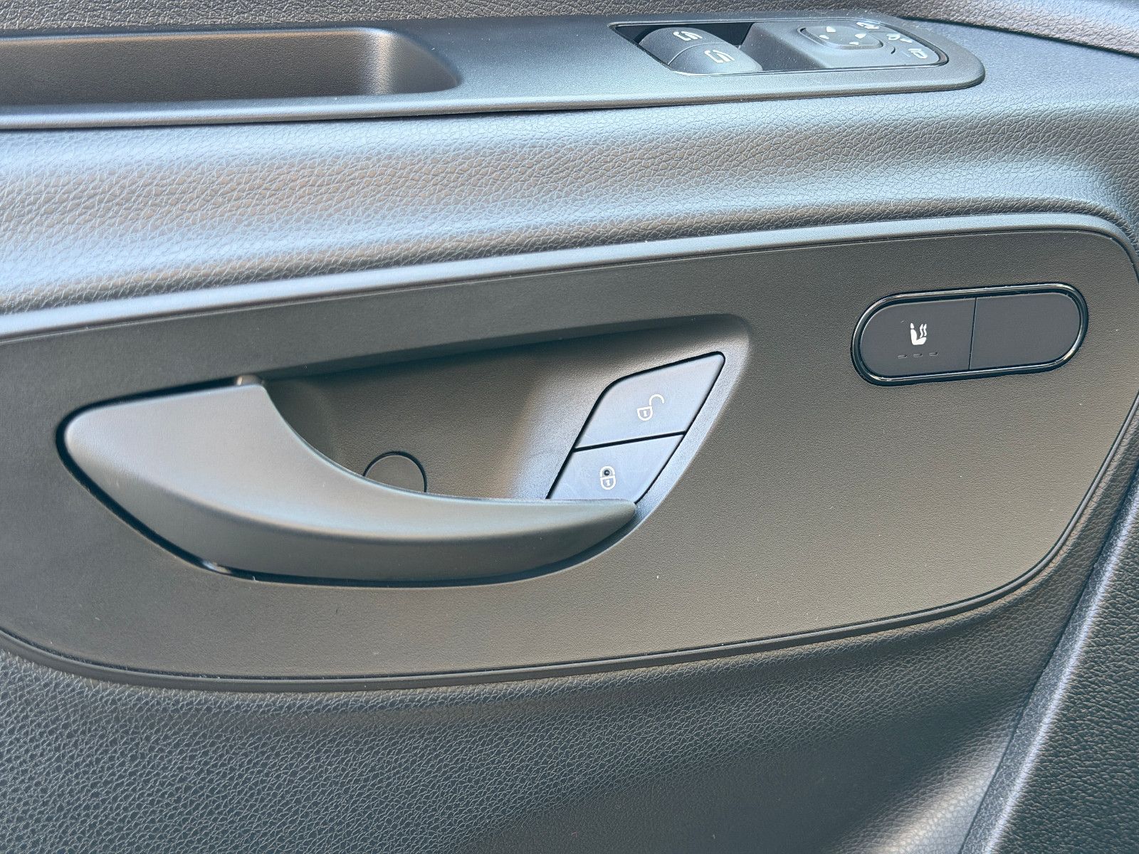 Fahrzeugabbildung Robeta Adonis - Luxus Campervan Aufstelldach