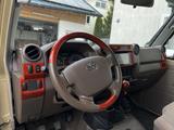 Toyota Land Cruiser GRJ 78 L-VX - Toyota Land Cruiser mit Benzin-Antrieb: Geländewagen