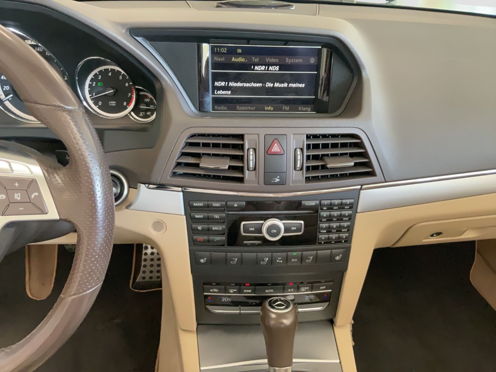 Fahrzeugabbildung Mercedes-Benz E 250 CGI AMG-Paket, H-K Sound, Memory