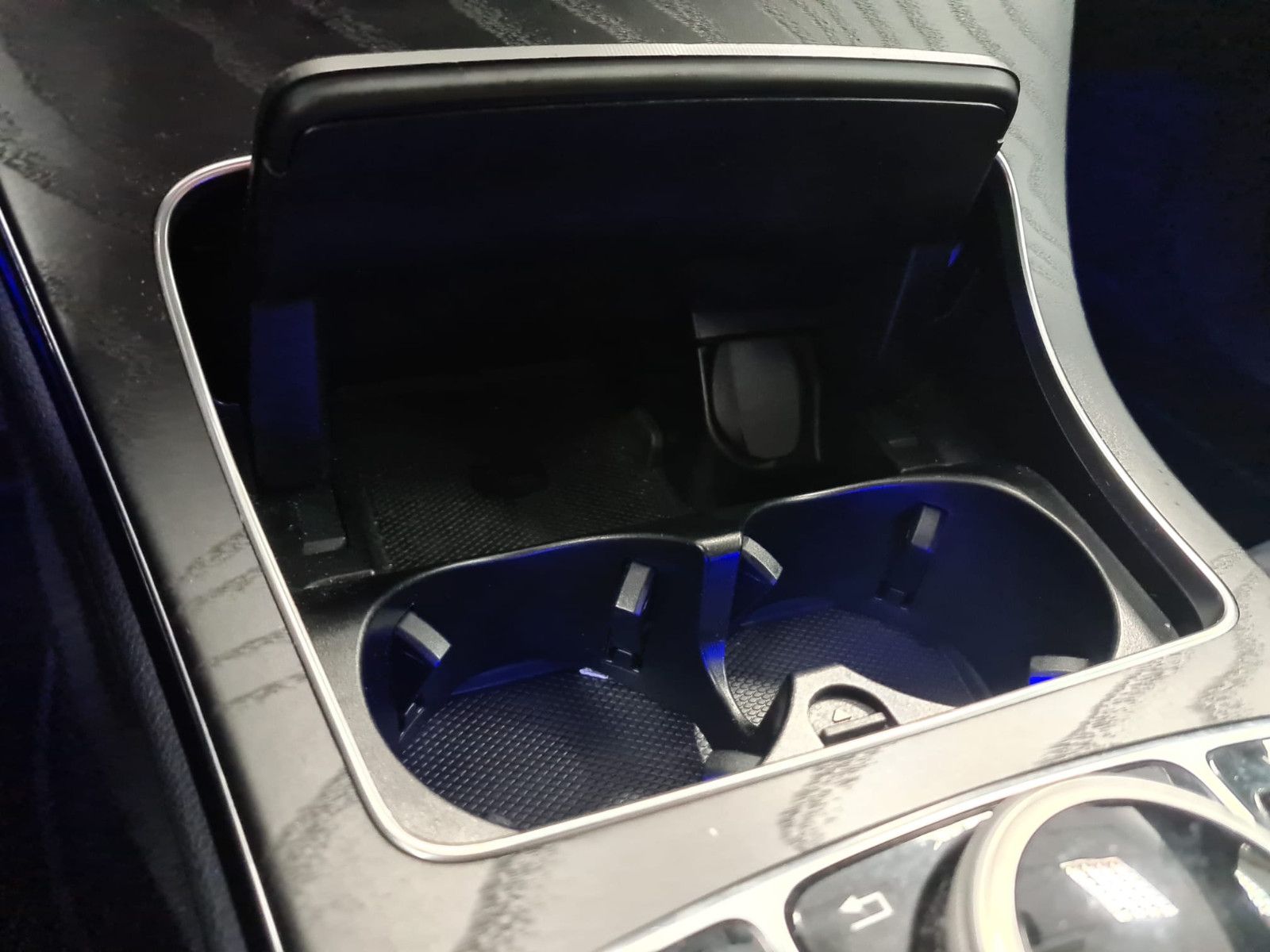 Fahrzeugabbildung Mercedes-Benz C 200 NIGHT EDITION / KAMERA / GEPFLEGT