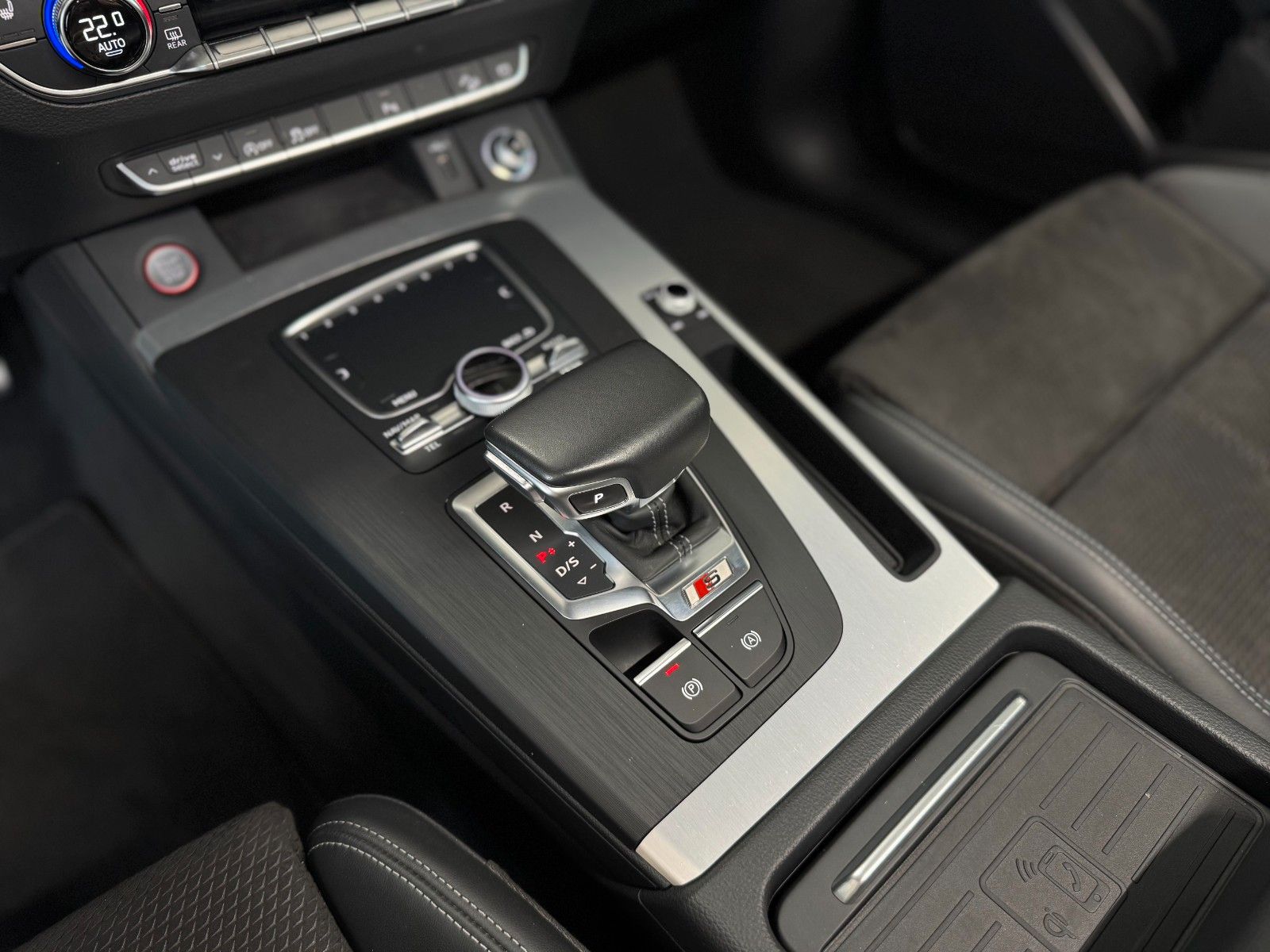 Fahrzeugabbildung Audi SQ5 3.0TDI quattro "Magnetic-Ride 3-Zonen-Klima"