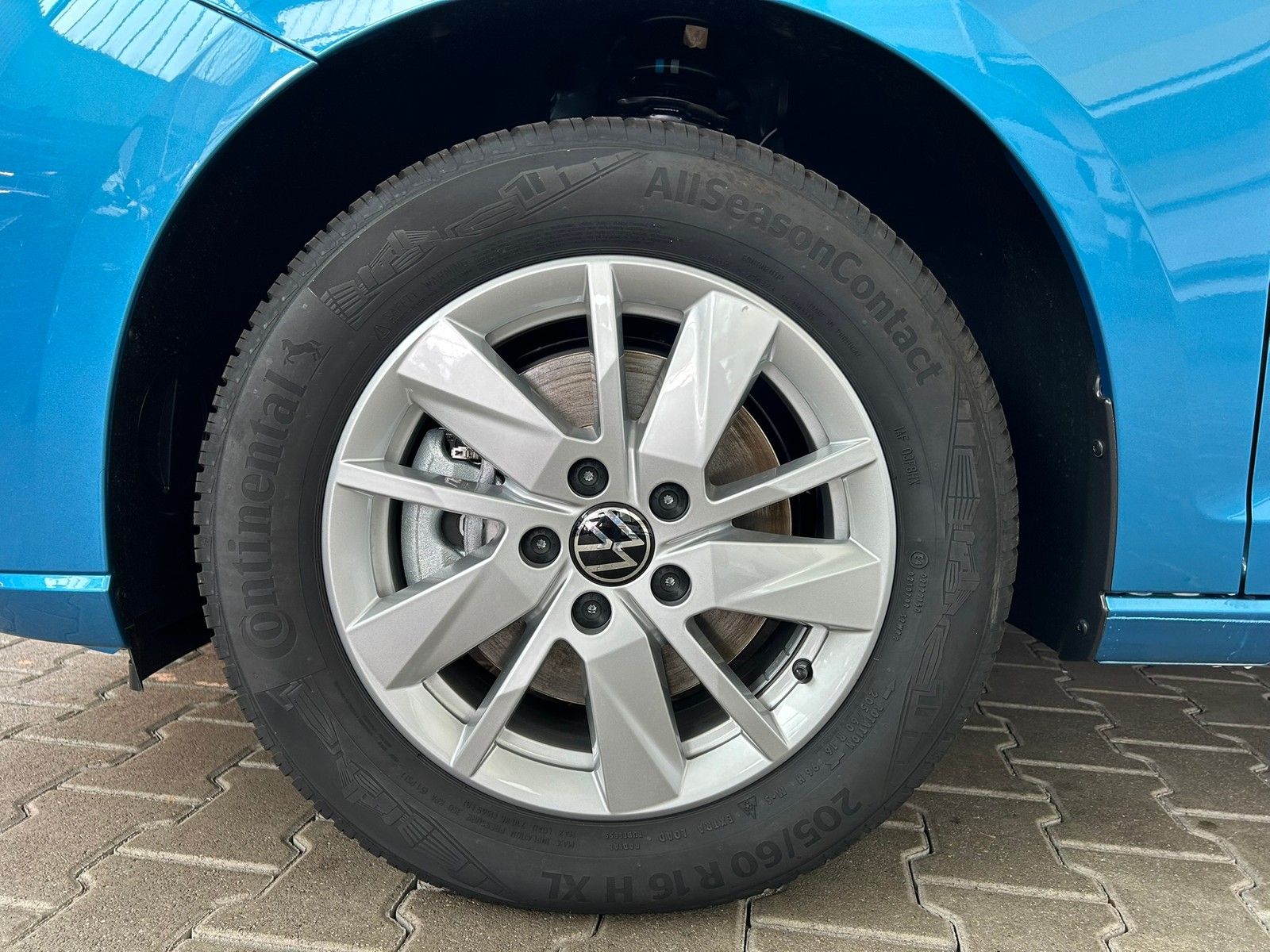 Fahrzeugabbildung Volkswagen Caddy Kombi Life 1,5 TSI +Designpaket+AppConnect