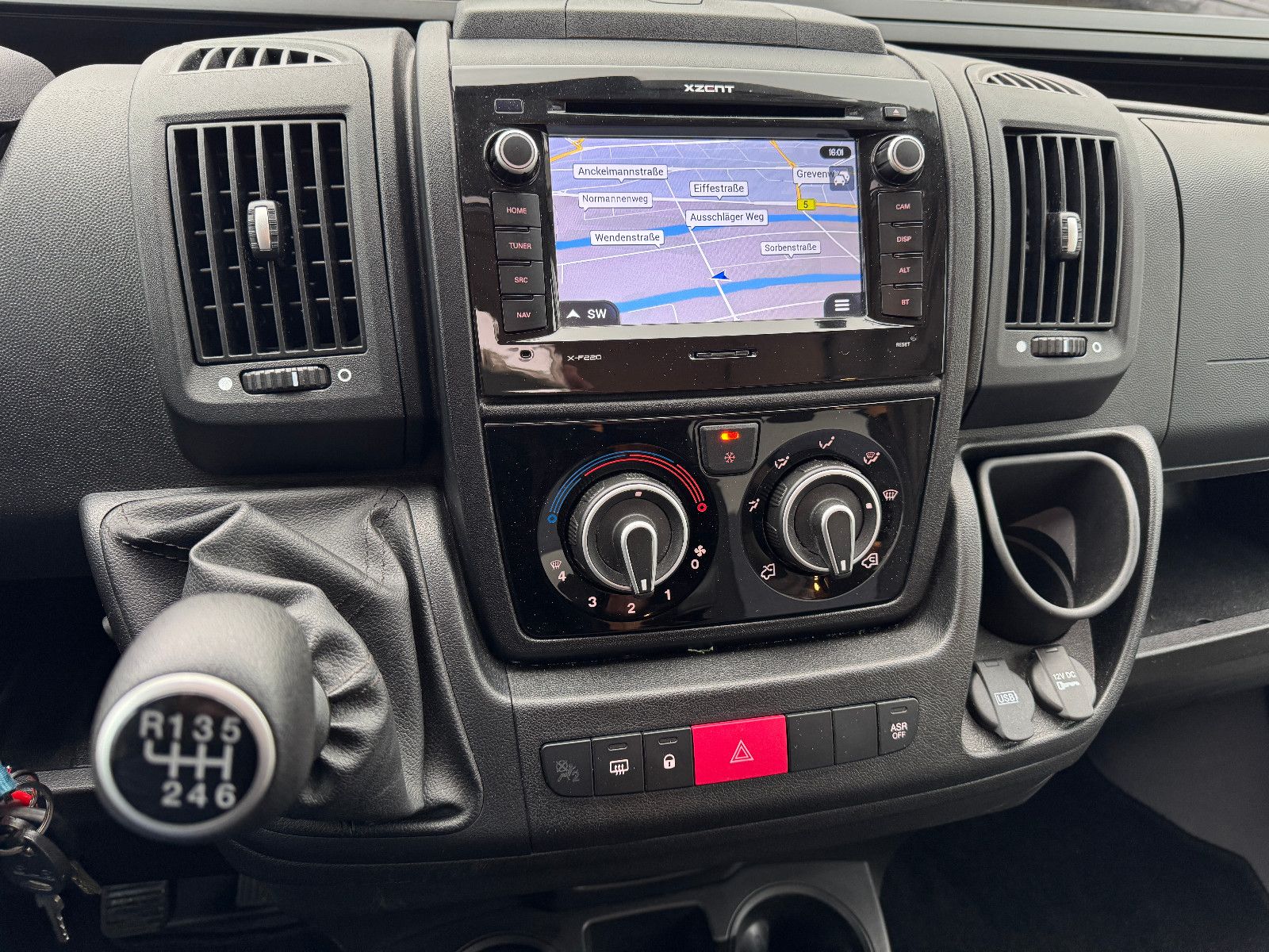 Fahrzeugabbildung Sunlight T69 L PANORAMA DACHKLIMA SAT NAVI QUEENSBETT WC+