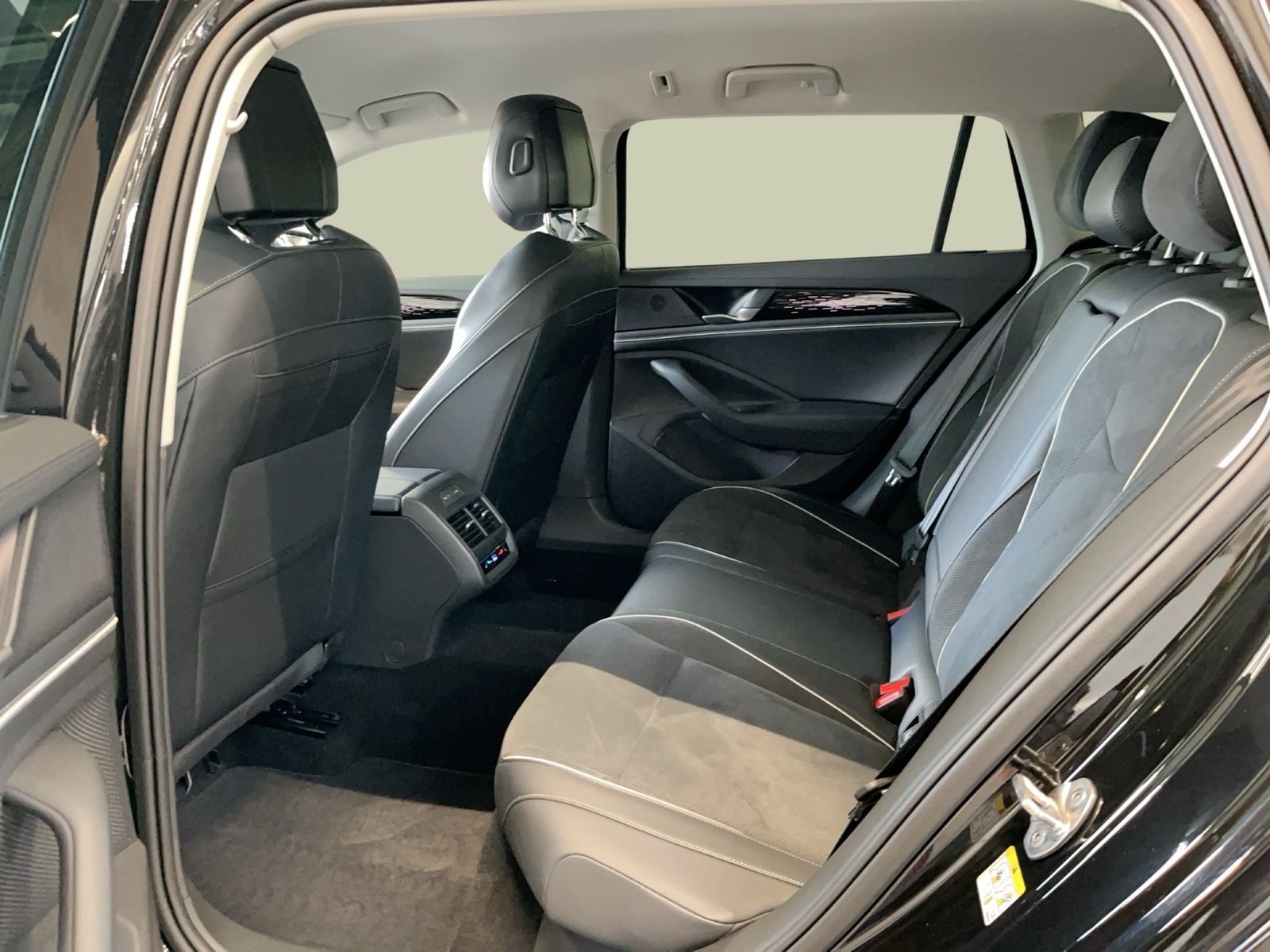 Volkswagen Passat Variant - Bild 13