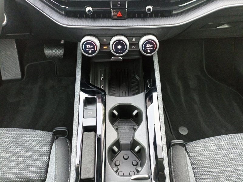 Fahrzeugabbildung SKODA Superb Combi 2.0 TDI Selection DSG AHK+ASSISTENT
