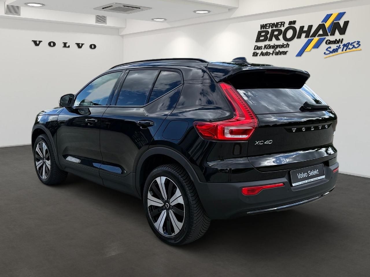 Fahrzeugabbildung Volvo XC40 Plus Recharge Pure Electric 2WD